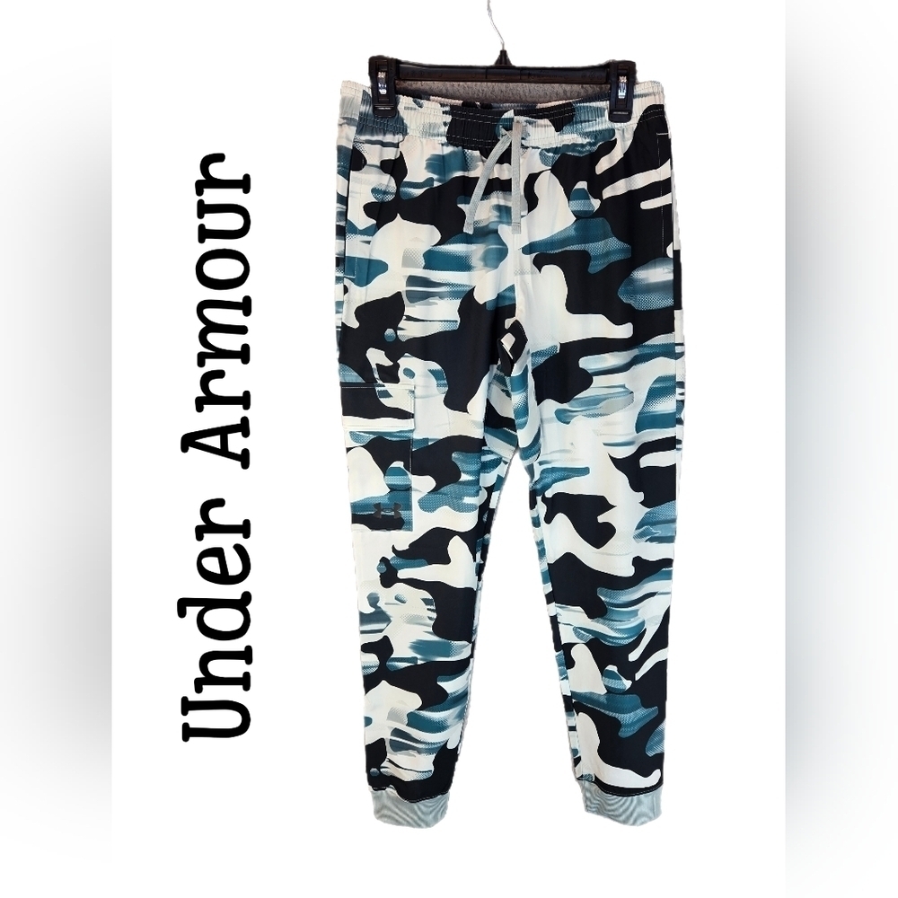 Under Armour Boys Sz YXL Camo Woven Cargo Outdoor Pants Pull On Tie Waist